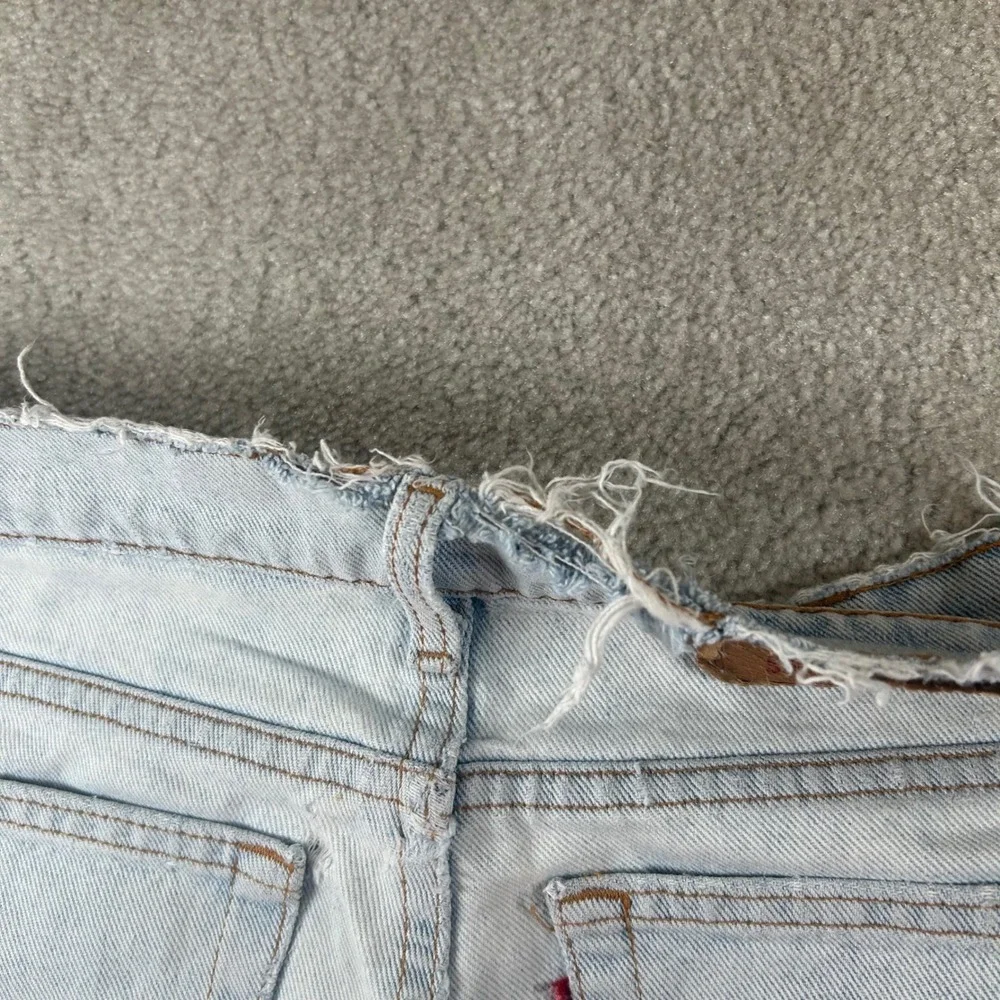 Vintage 90s Levi's 550 Relaxed Fit Jeans Men's‎ 33x30 Light Wash Distressed USA